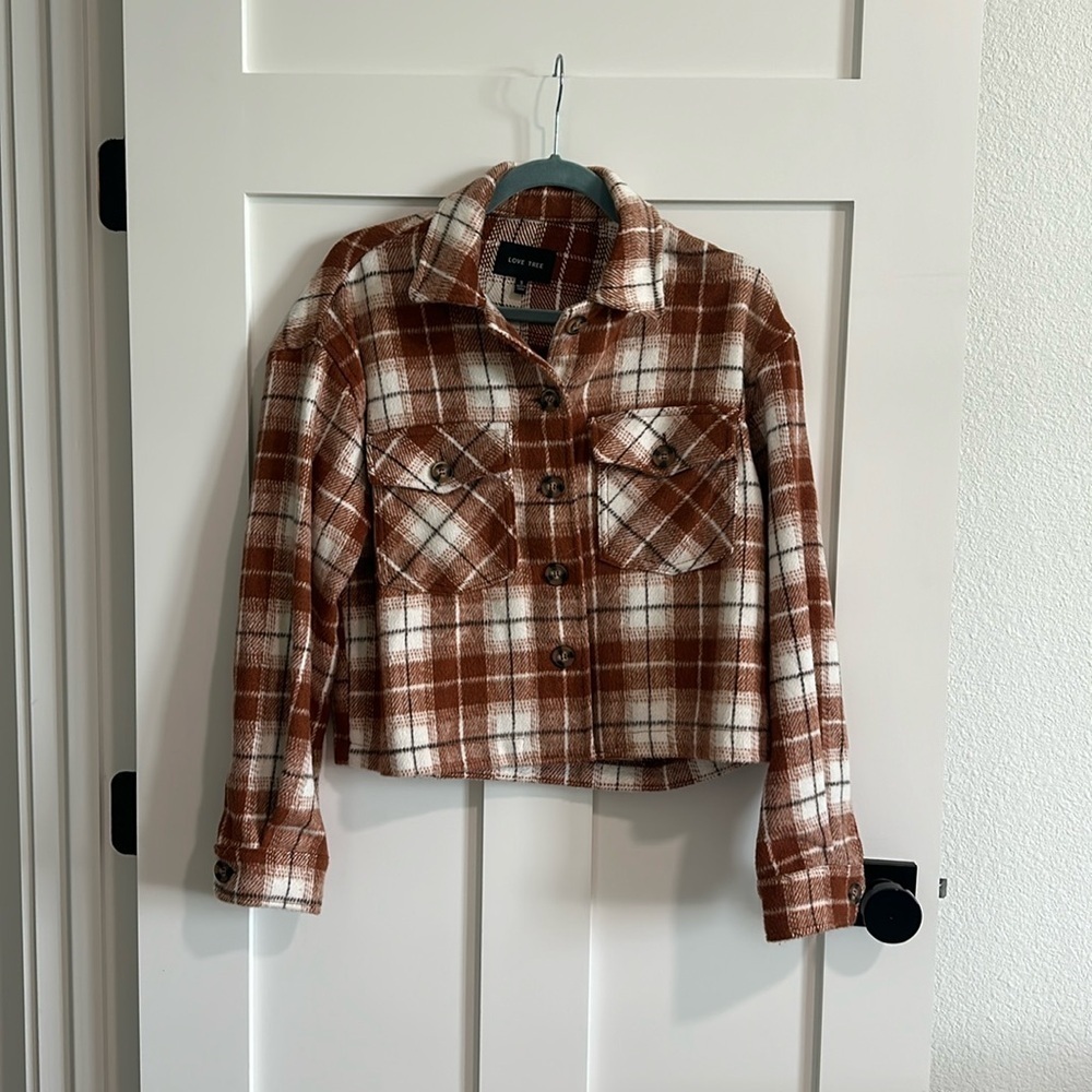 Love Tree Women's S Long Sleeve Plaid Button Down Brown Boxy Crop Flannel
